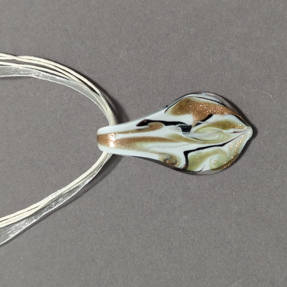 Gorgeous Glass "Leaf" Pendant Necklace